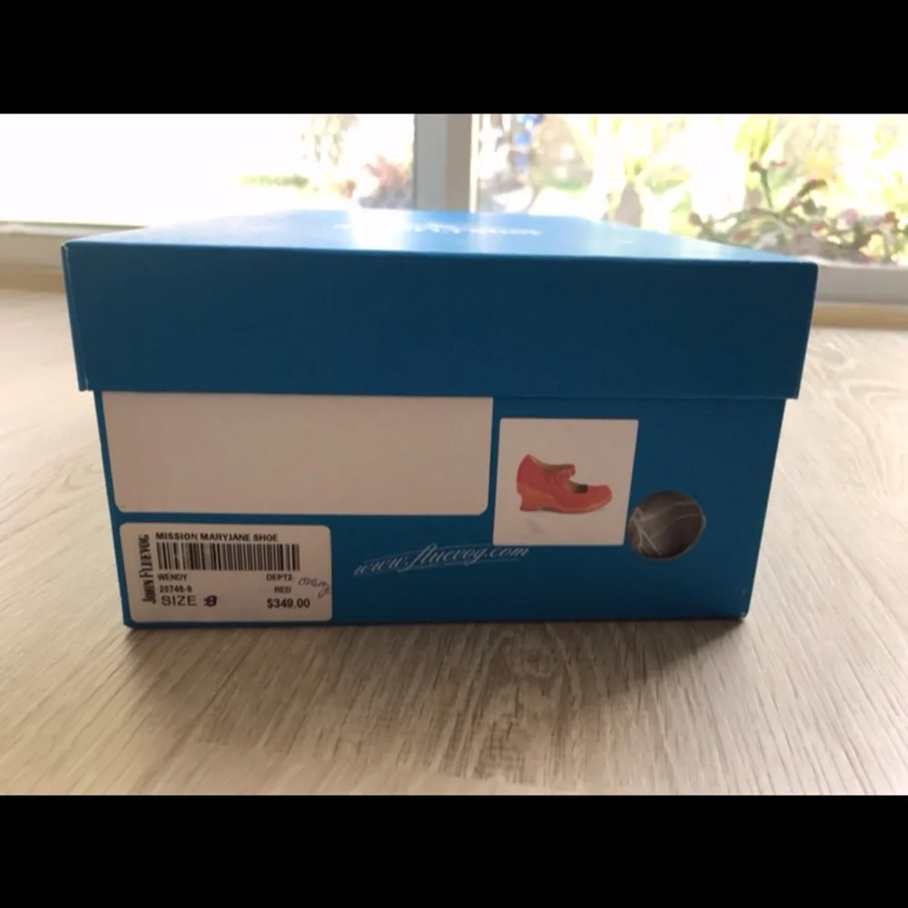 Fluevog- Mission, Maryjane shoe, size 8 - Picture 9 of 9